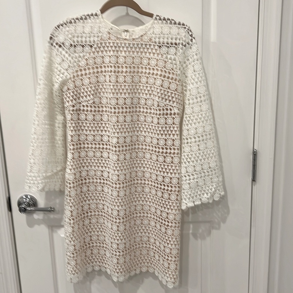 Shoshanna white lace dress with lining with the exception of the arms.